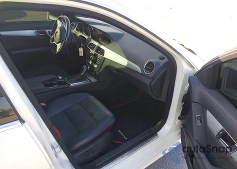 2013 Mercedes-Benz C 250 Sport из США, поврежденный, VIN WDDGF4HB6DA801676